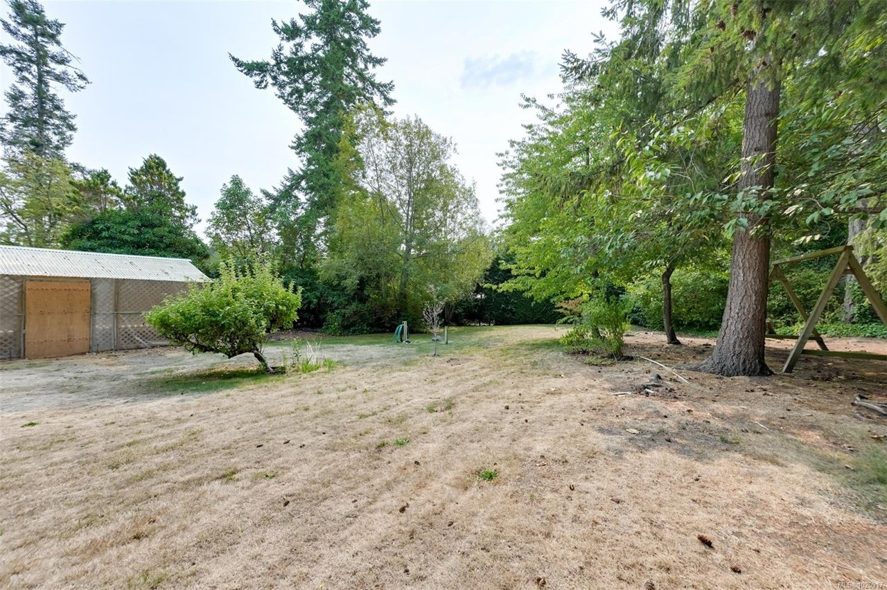 2587 MacDonald Dr