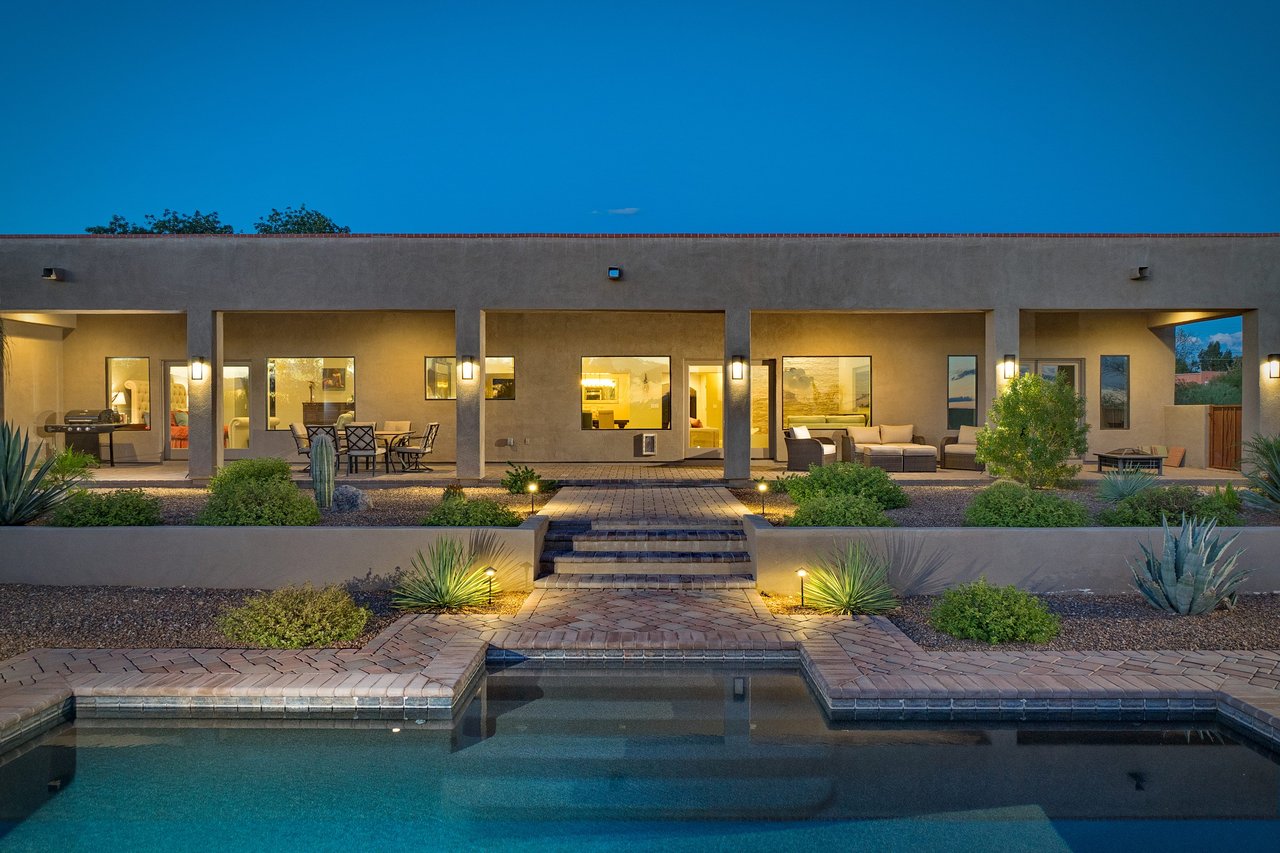 Located in the Desirable Flecha Caida Community