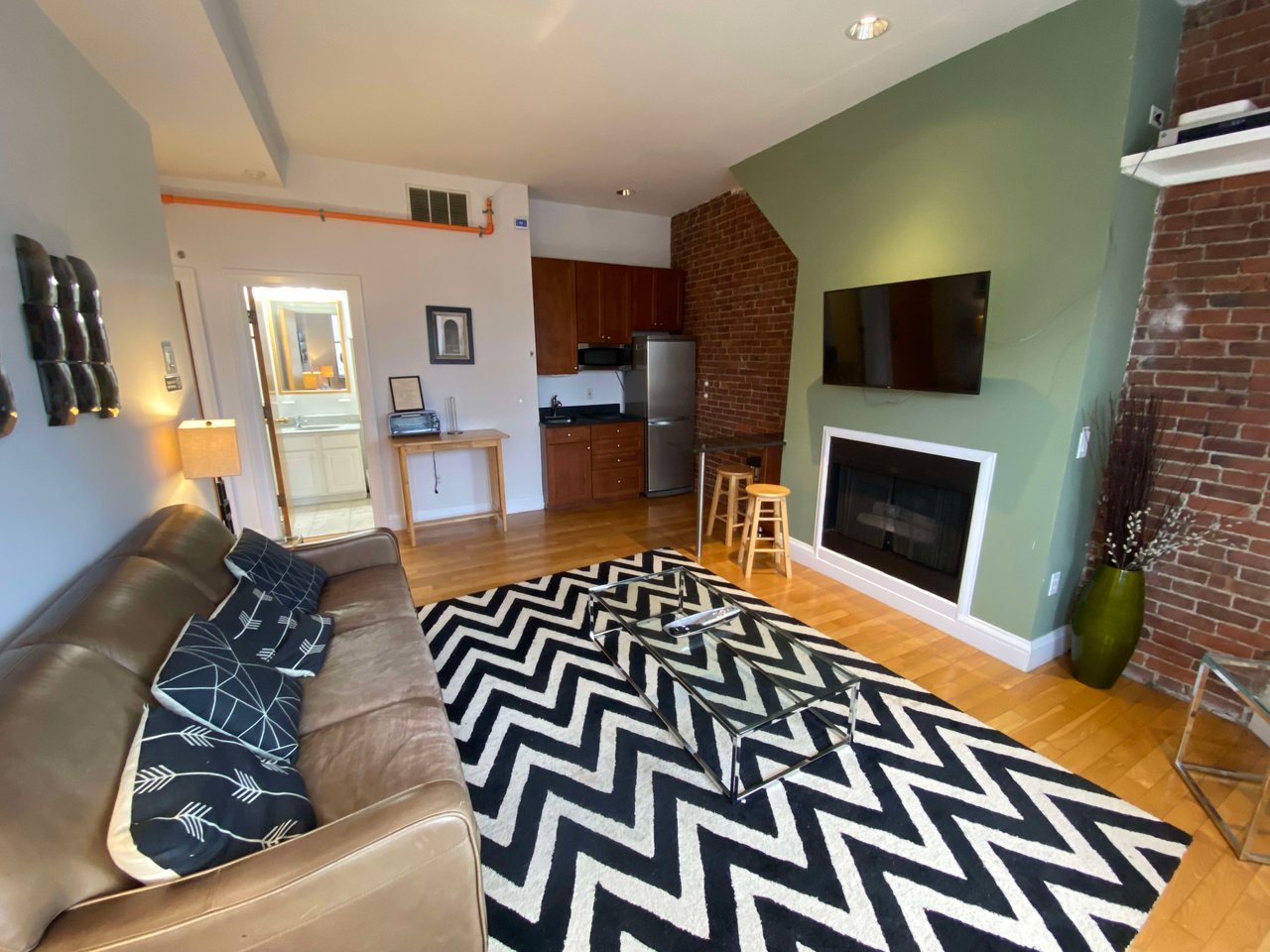 Fully Furnished "Turnkey" South End One Bed for JULY 1st