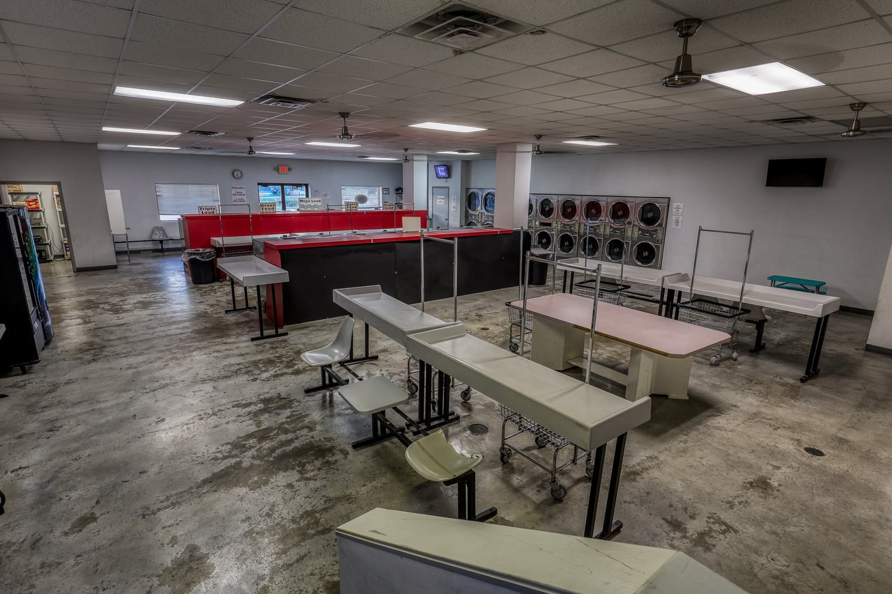 512 & 514 S Front St Bellville, TX 77418