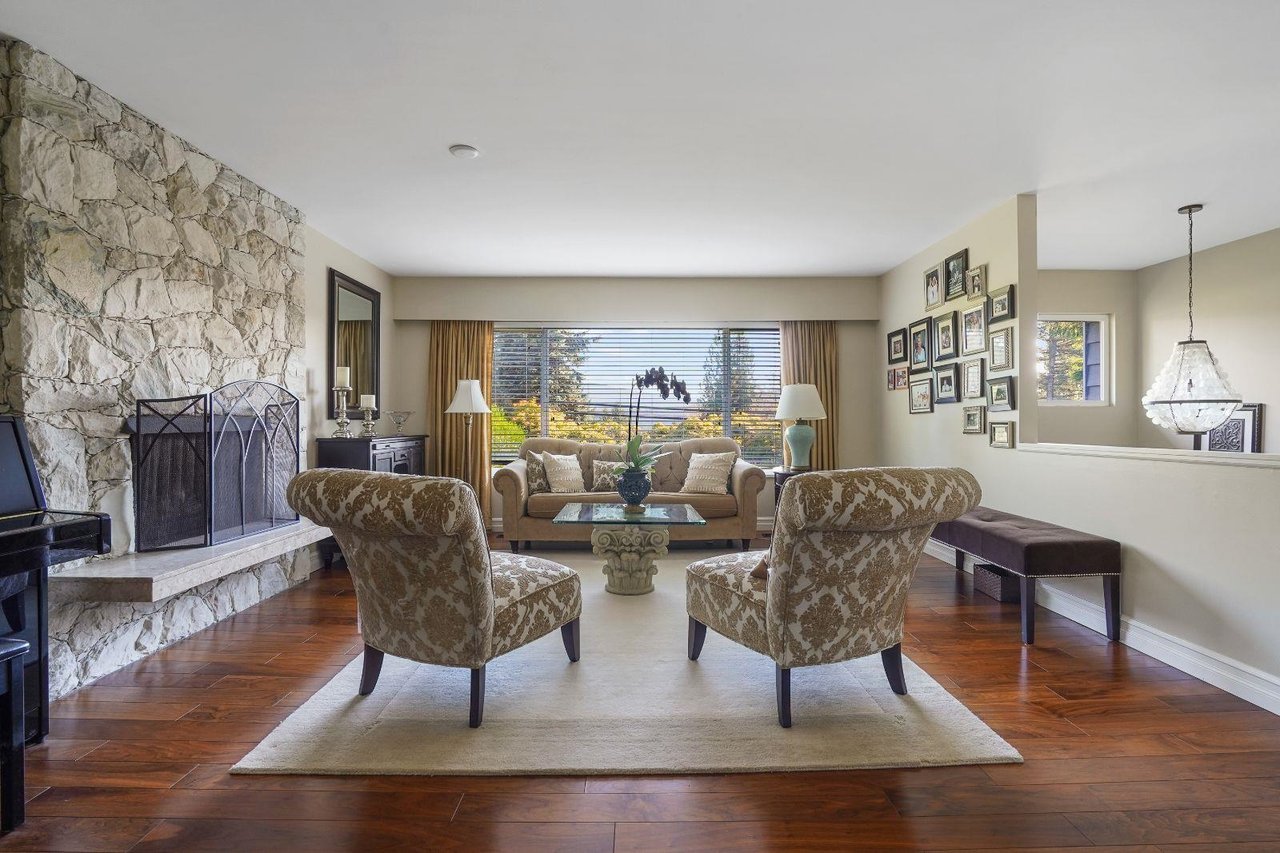 987 Fairway Dr