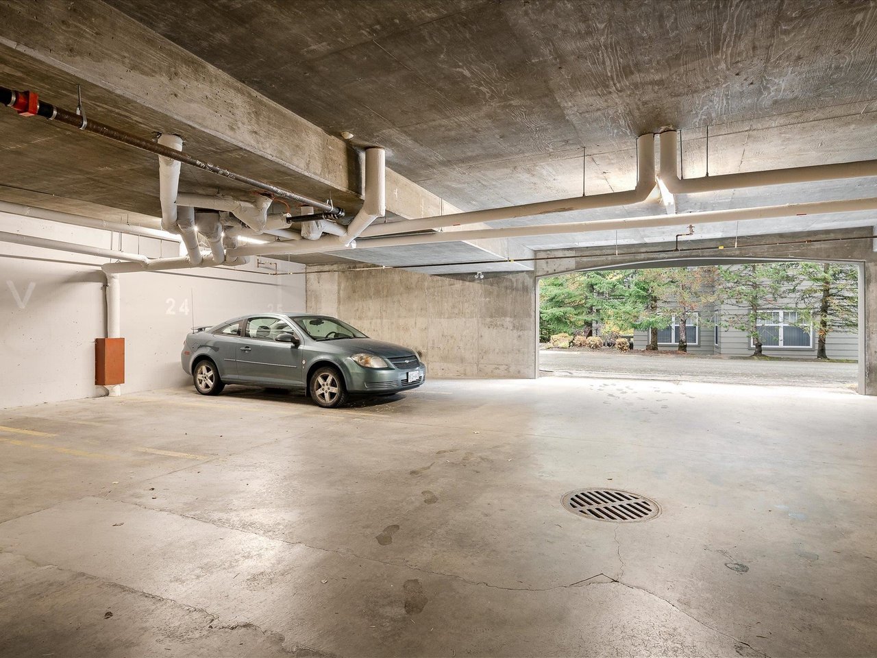 201-3300 Ptarmigan Pl