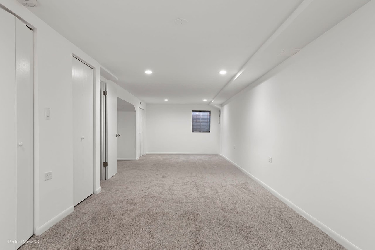 1506 Columbia Ct, Elk Grove Village, IL 60007