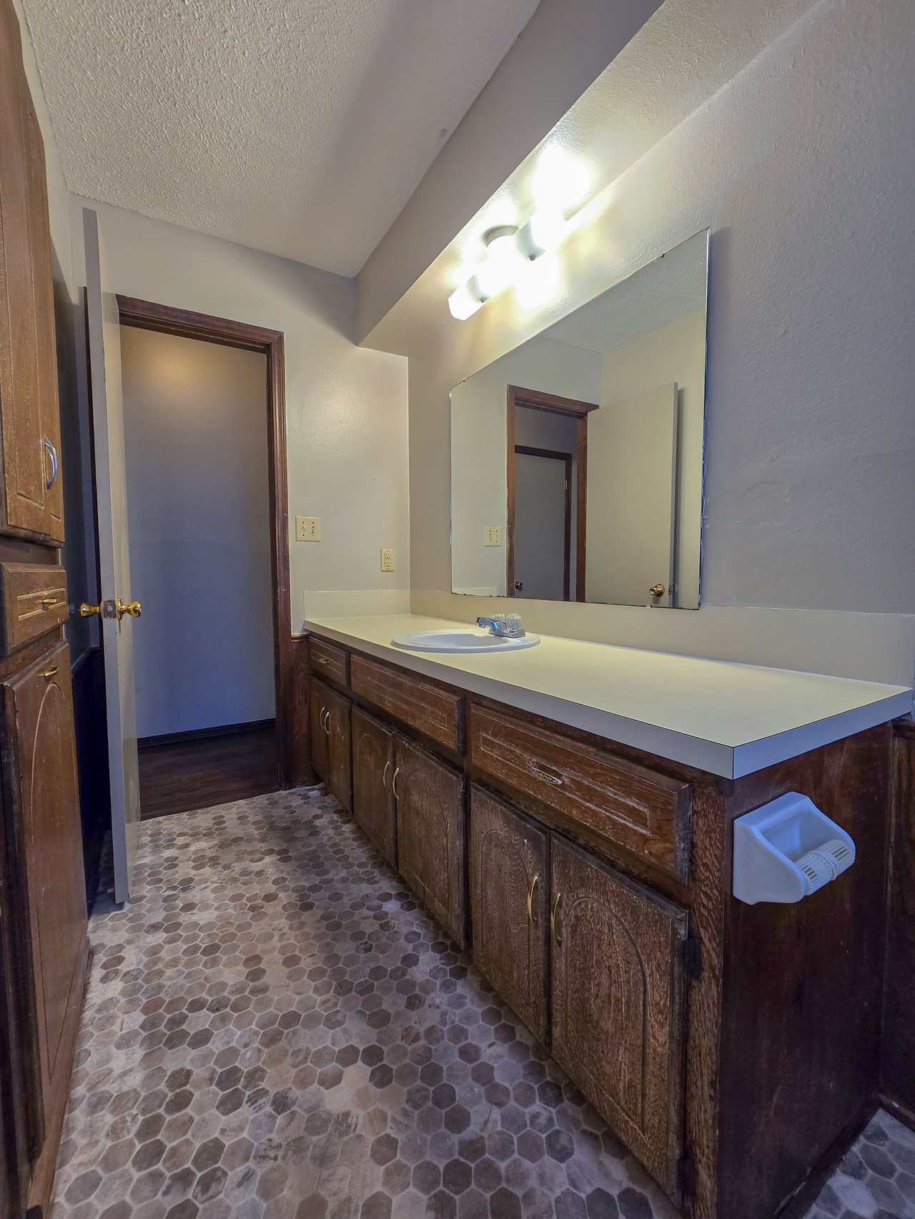 104 Hardesty Dr.