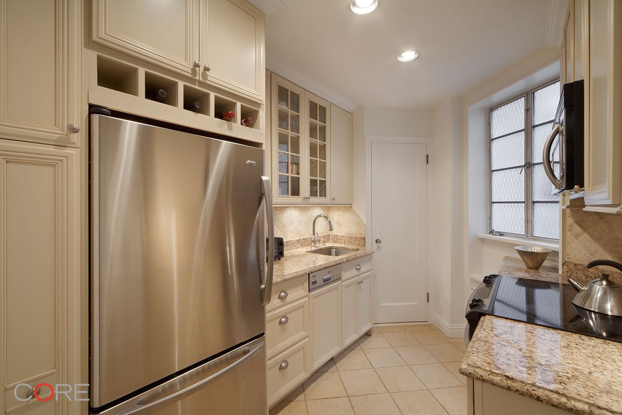 320 East 57th Street Unit: 11F