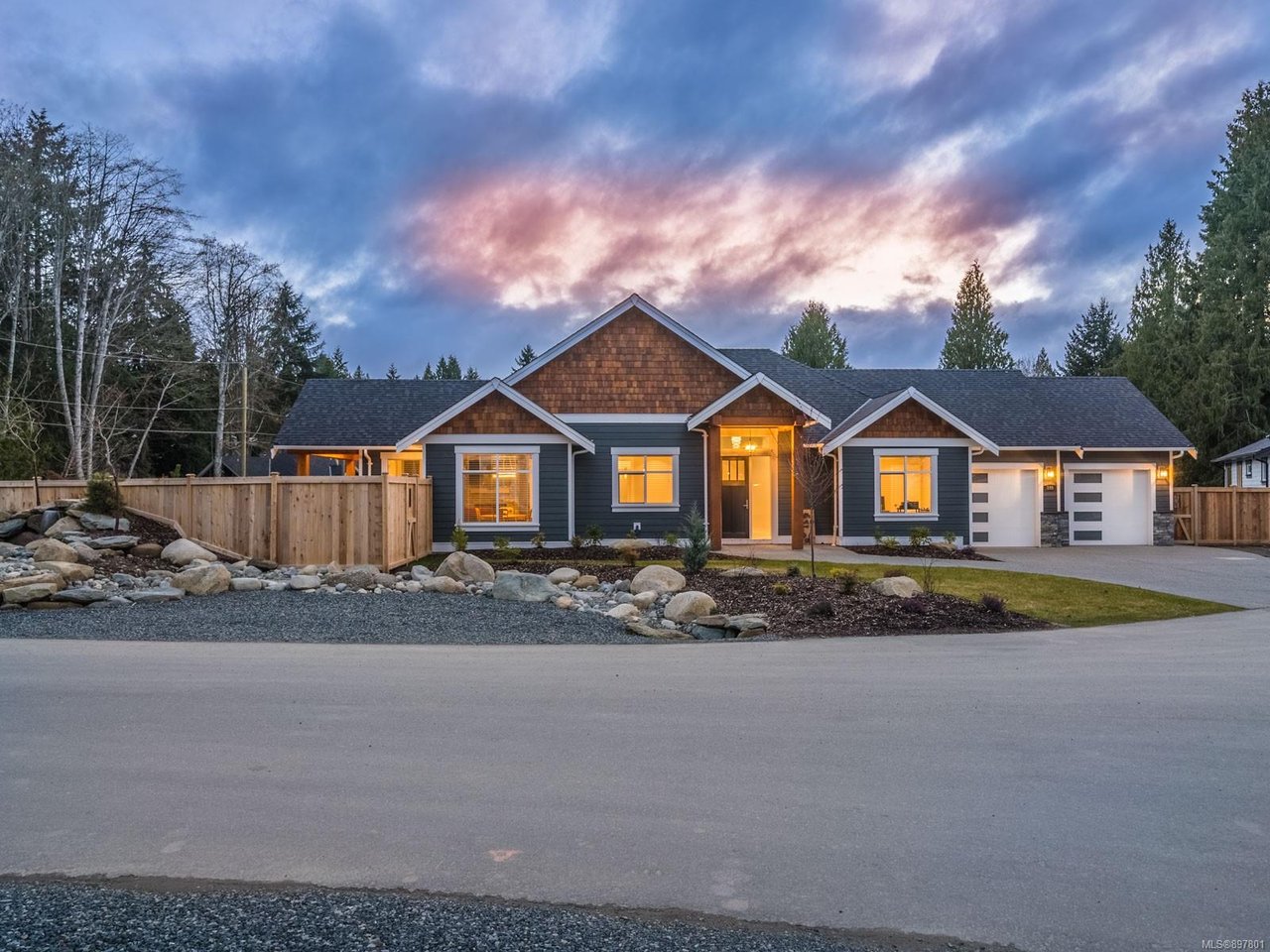 899 Ava Pl