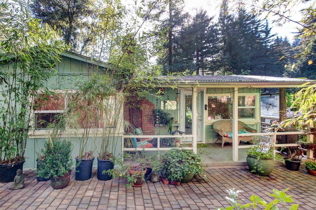 555 Gold AVE