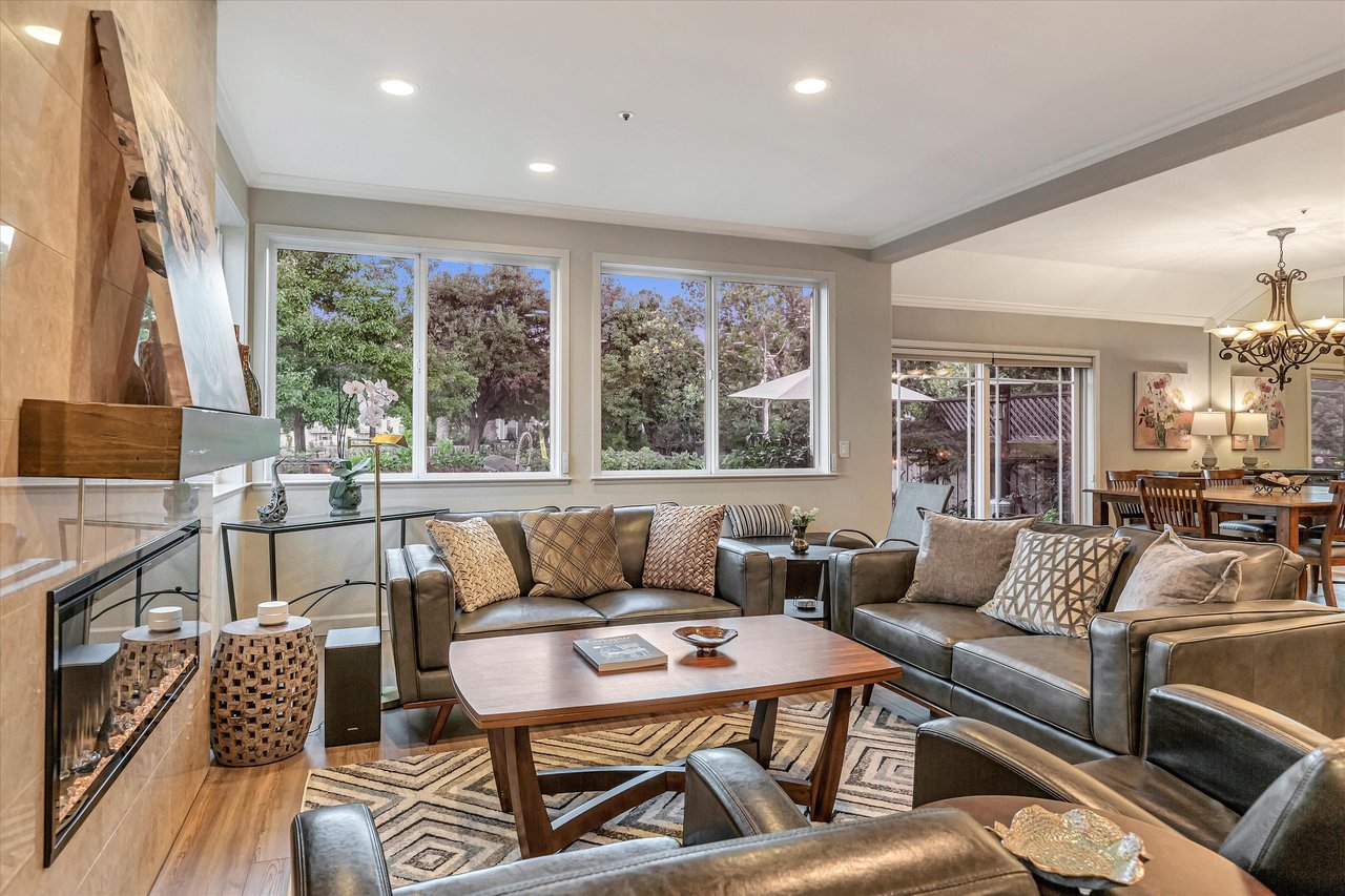 17 Crystal Creek Ct