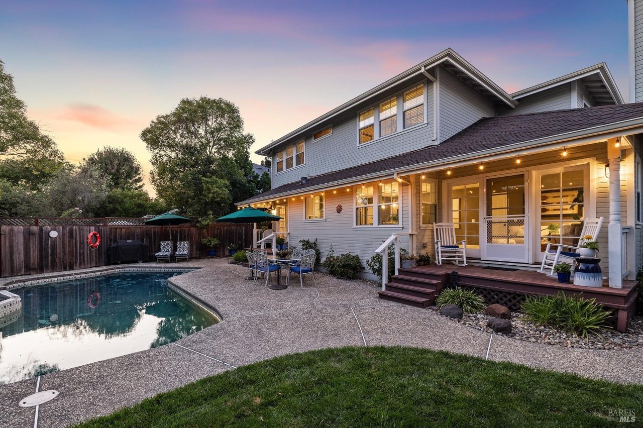 Your Dream Home at 705 Avenue Del Oro, Sonoma