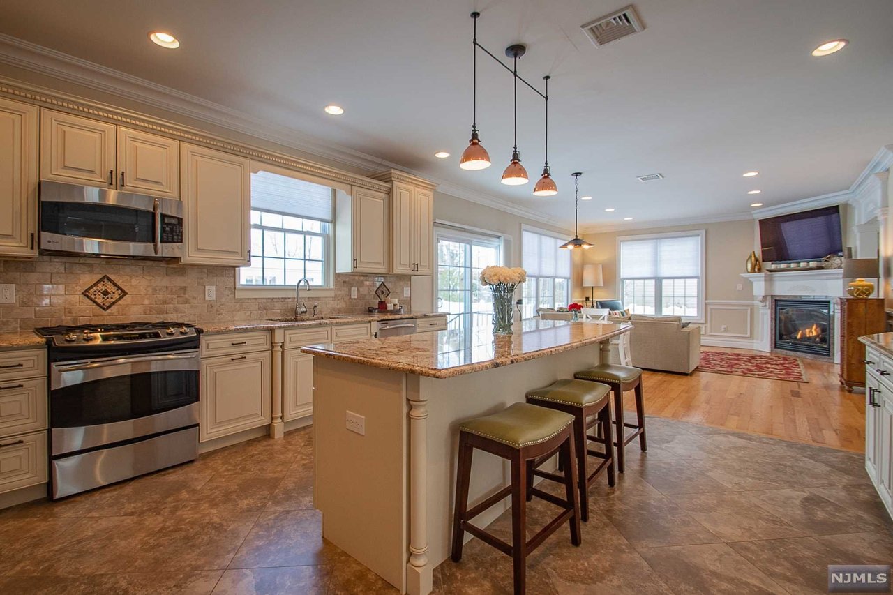 304 Lexington Dr