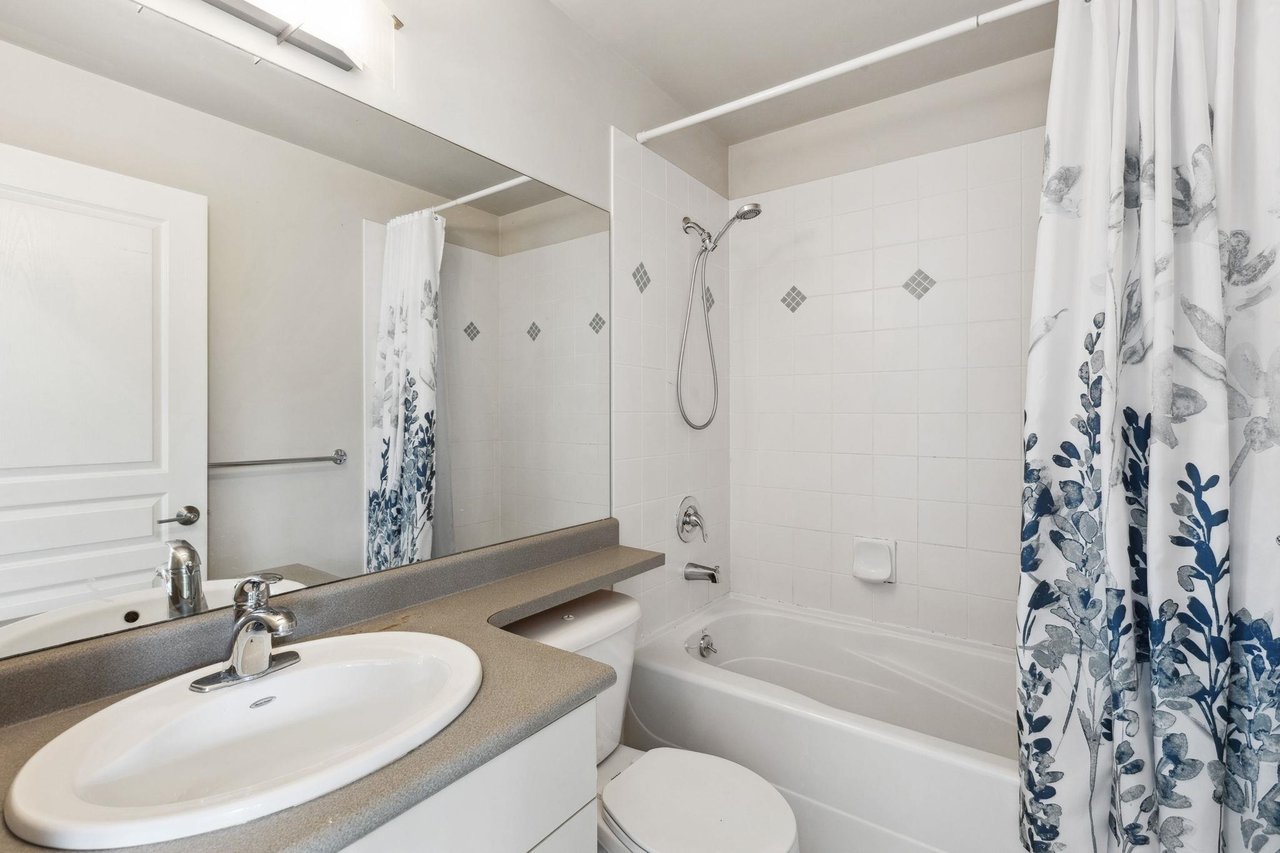 606-9288 University Cres