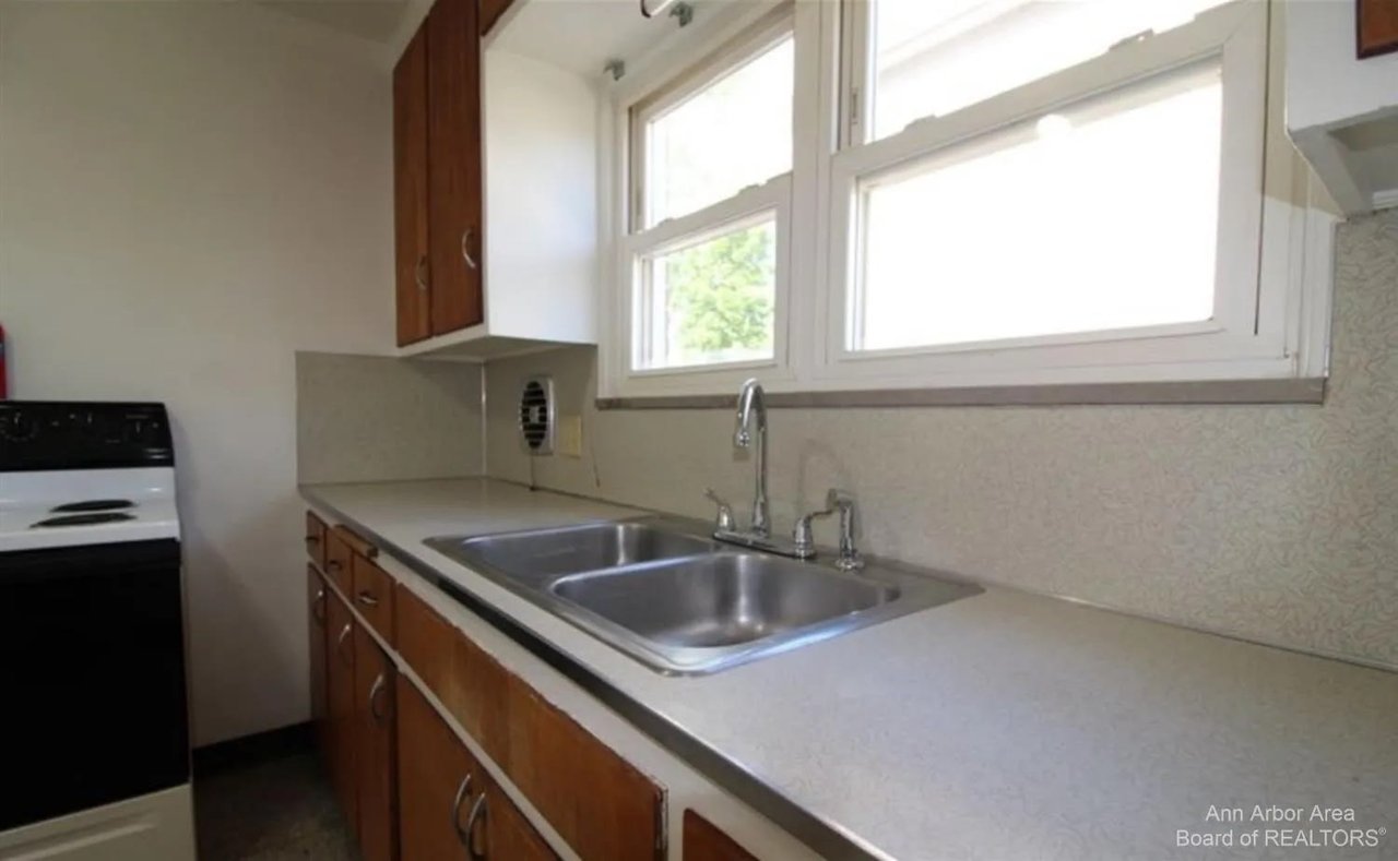 1714 Jackson Ave, Ann Arbor, MI 48103