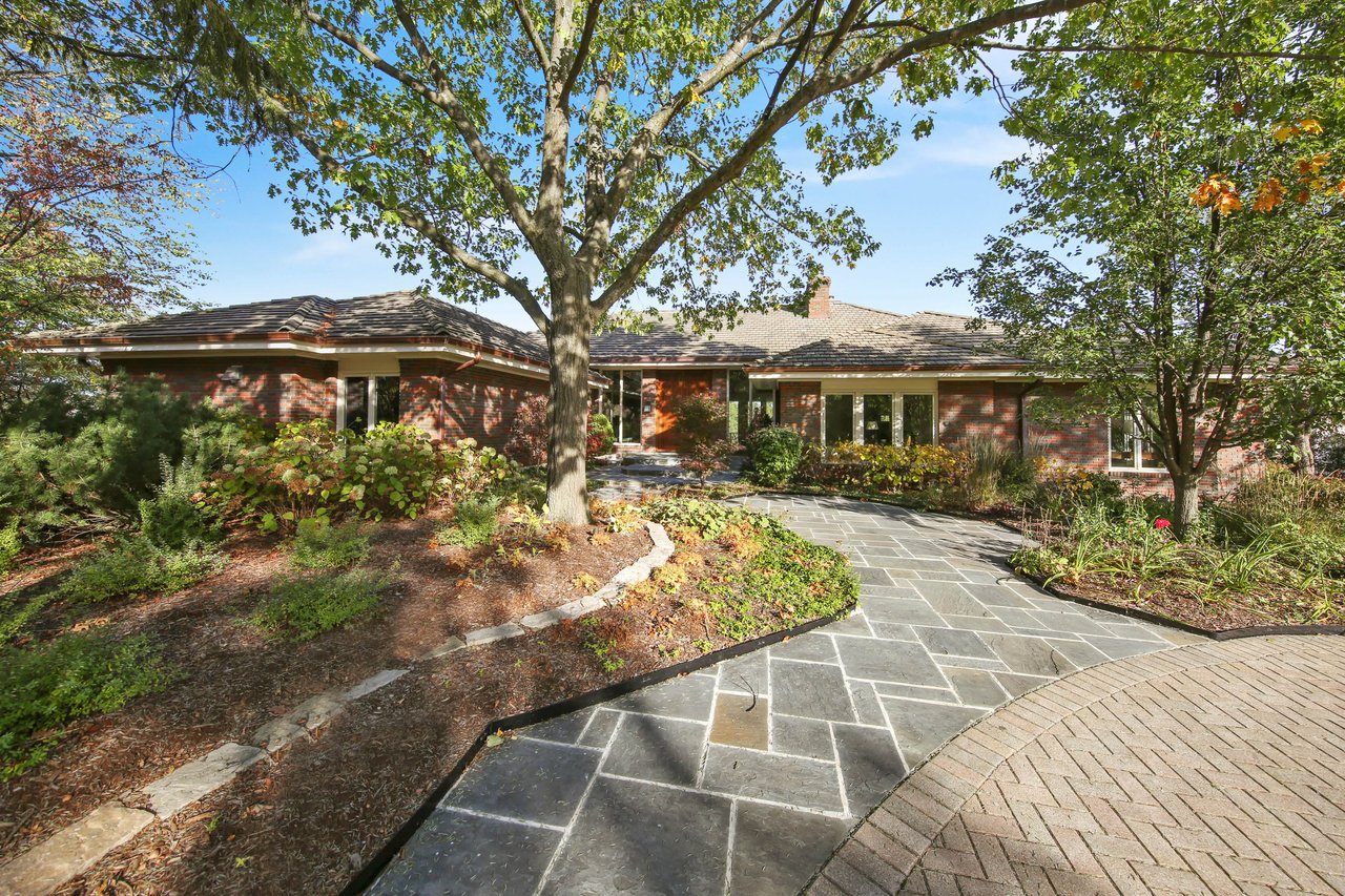 This Spectacular Home Exudes An Upscale Lifestyle With Modern Clean Lines