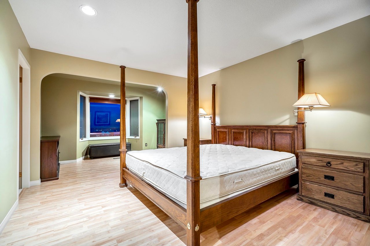 209 Rondoval Cres