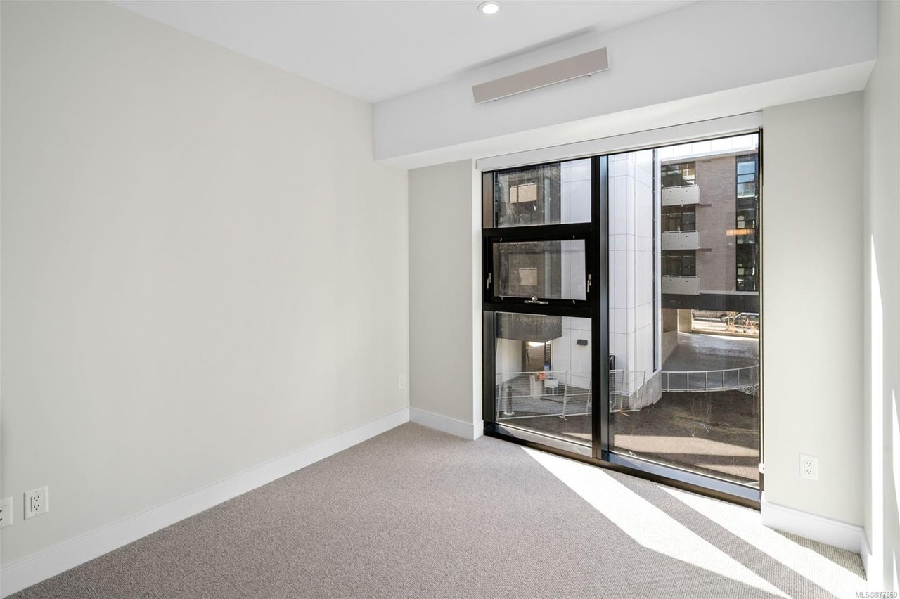 N212-1105 Pandora Ave