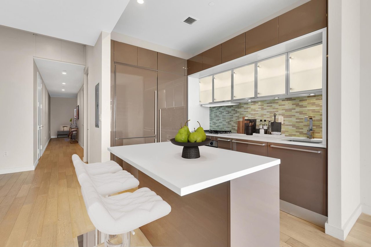 75 Wall Street, Apt 33-A