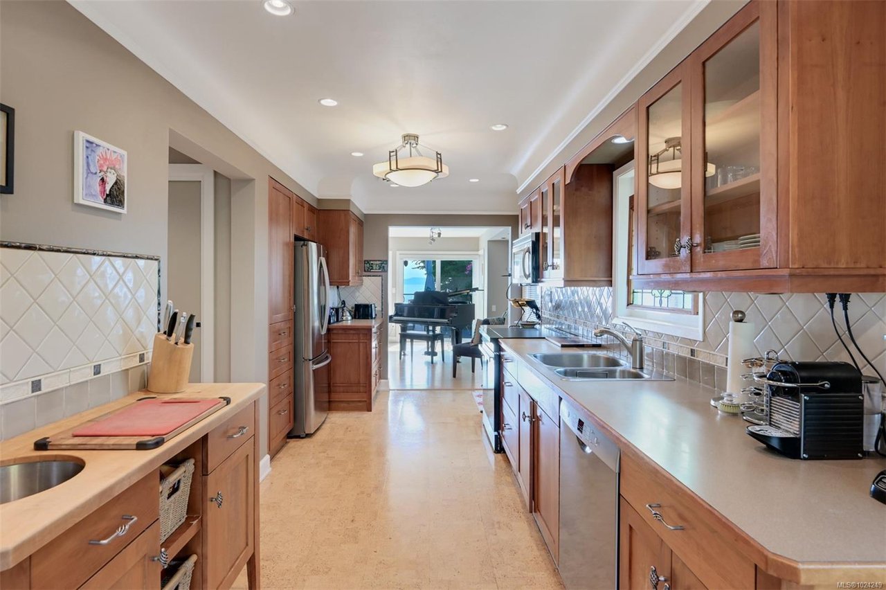 5299 Parker Ave