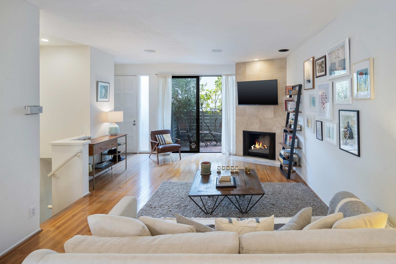 Contemporary Courtyard Townhome