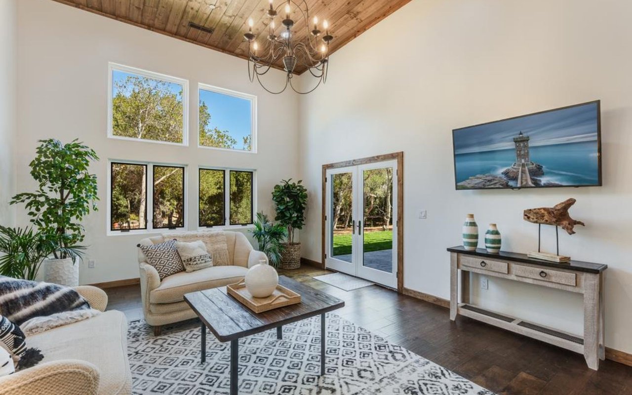 Carmel Valley, CA Living