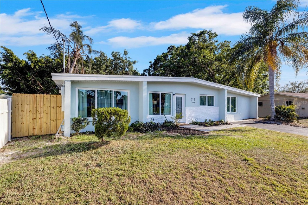 🌊🏡UNDER CONTRACT🏡🌊 @4438 FERRIS LN, SARASOTA, FL 34232