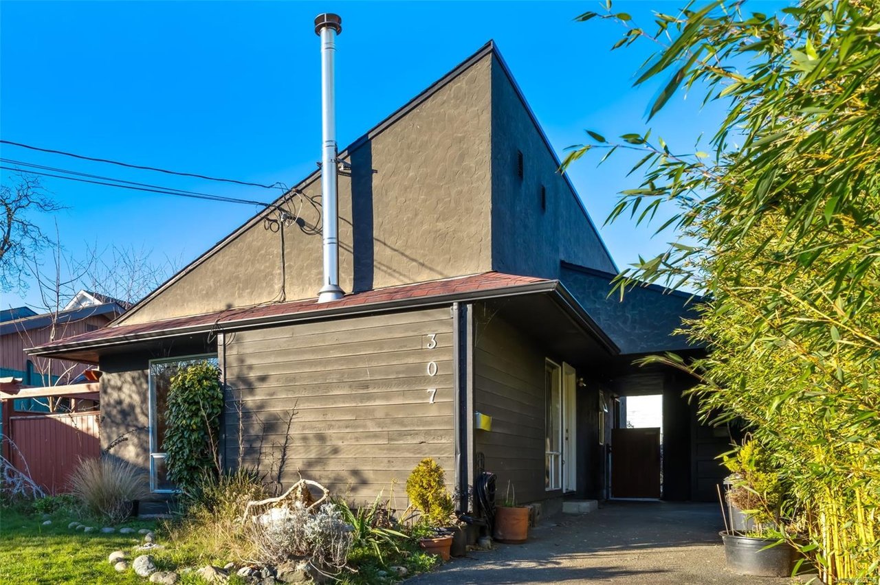 307 Henry St