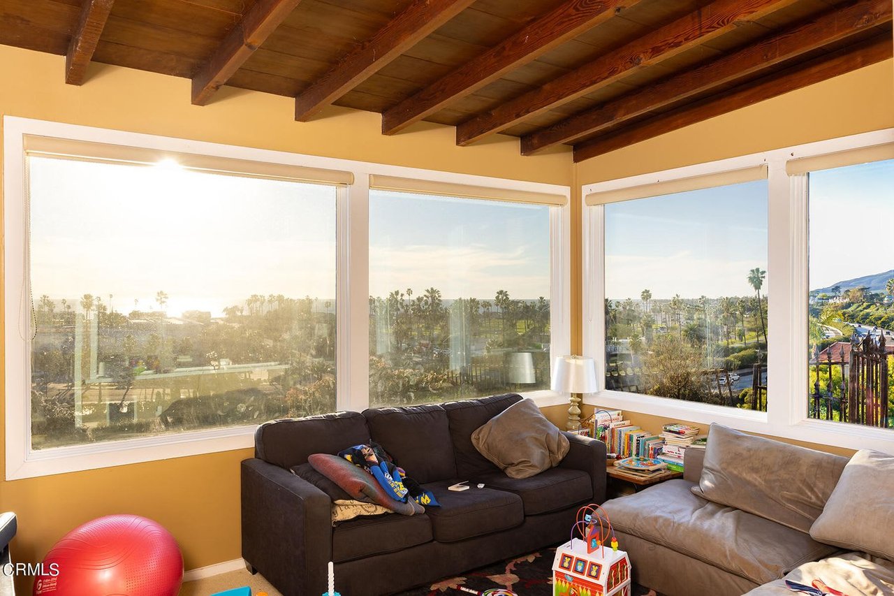2056 Vista Del Mar Dr