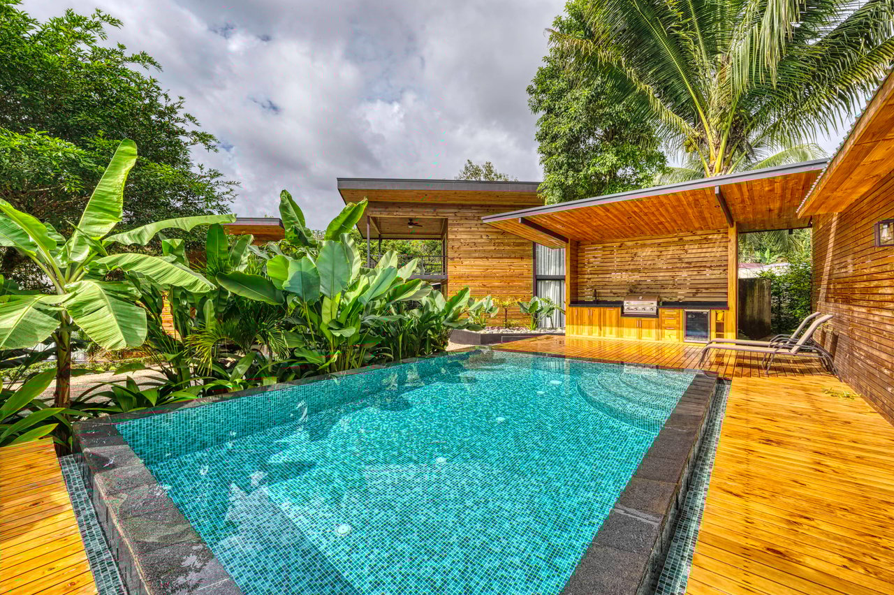 Modern Tropical Villas walking distance to Uvita Town