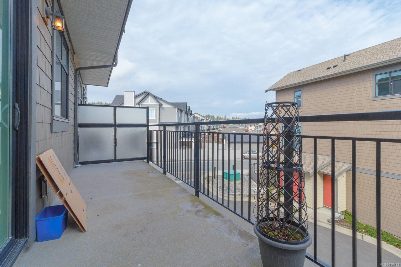31-350 Latoria Blvd