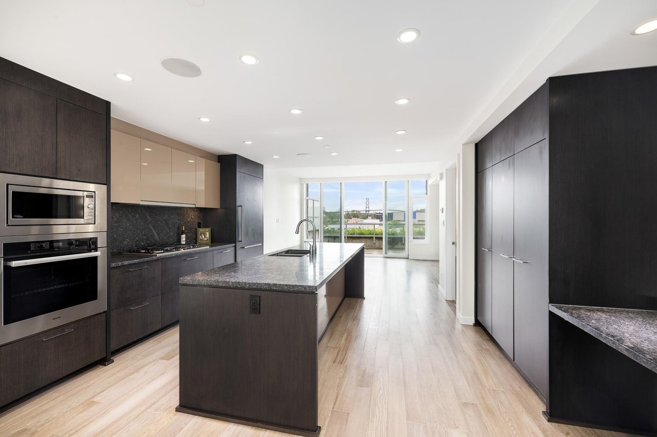 774 Arthur Erickson Pl