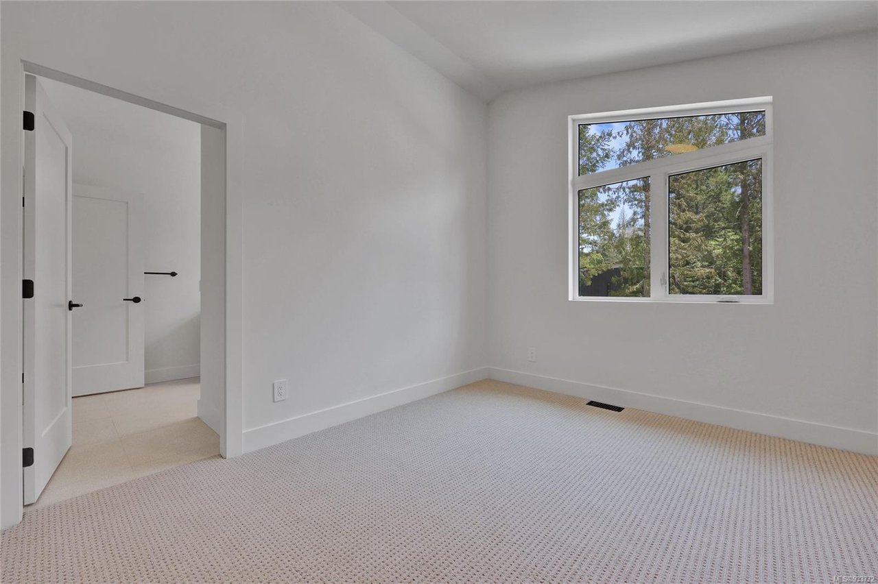 3909 Olympian Wy