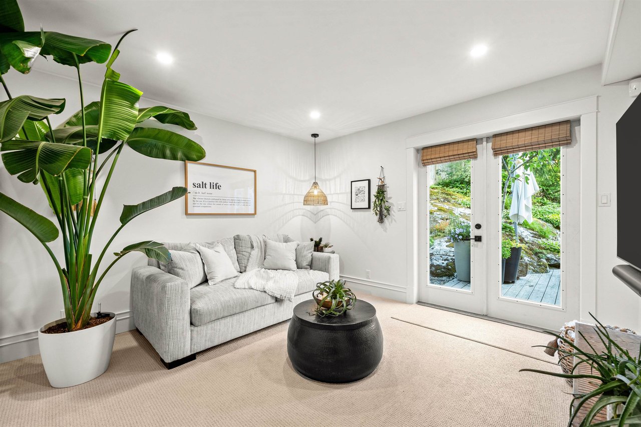 4365 Raeburn Street, North Vancouver