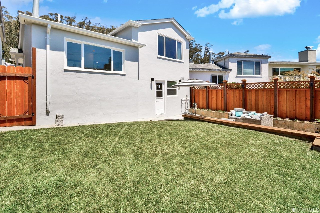 180 Robinhood Dr