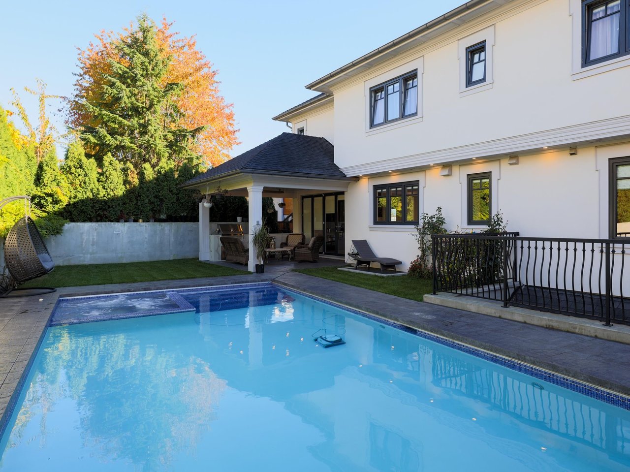 96 Denman Ct