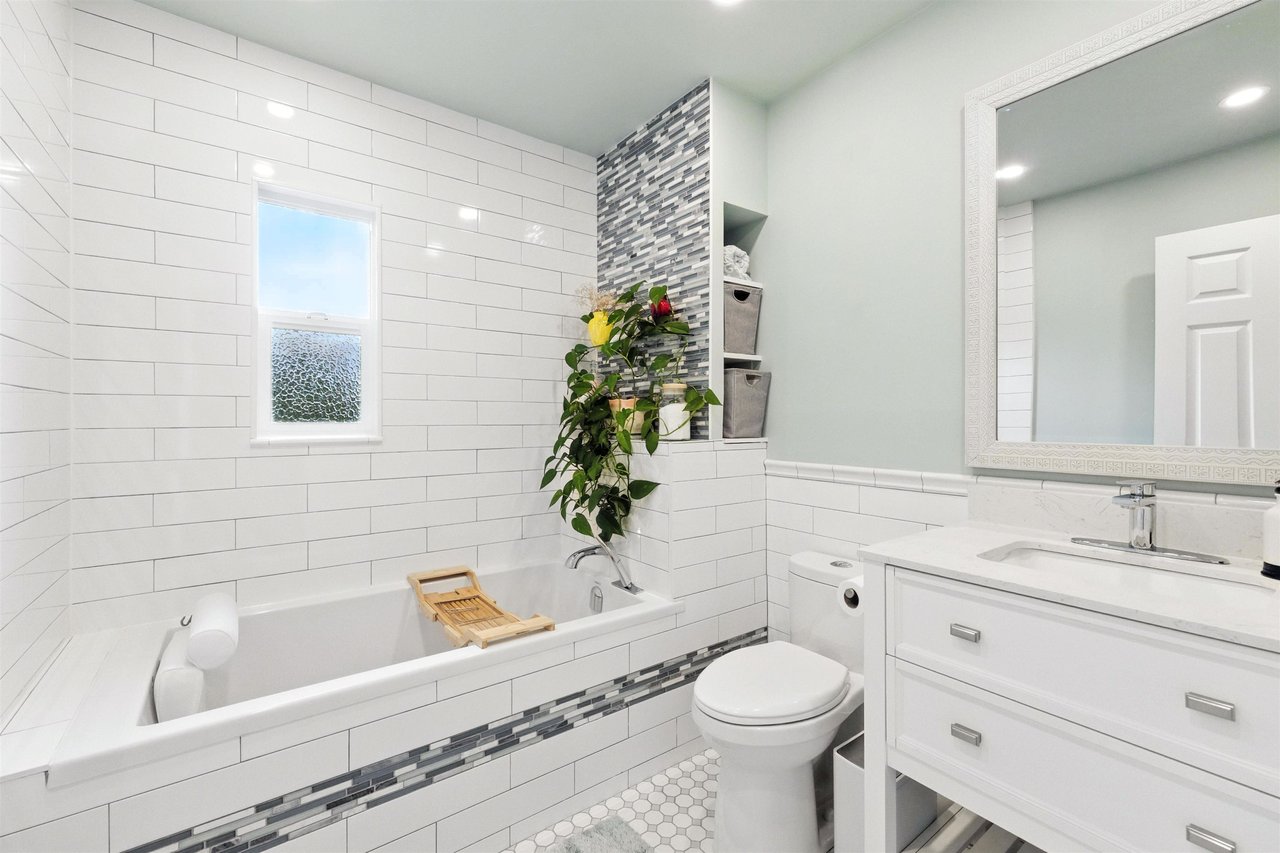 8885 Larkfield Dr
