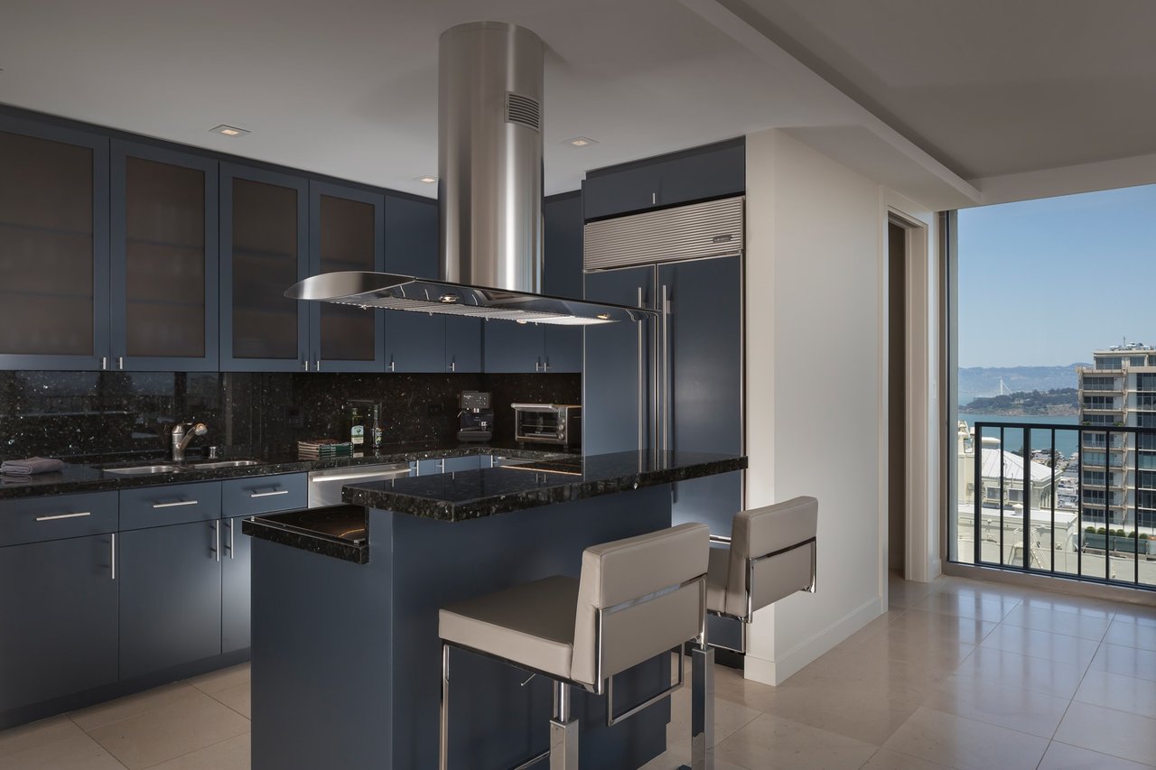 Two Bedroom Condo With Landmark Views