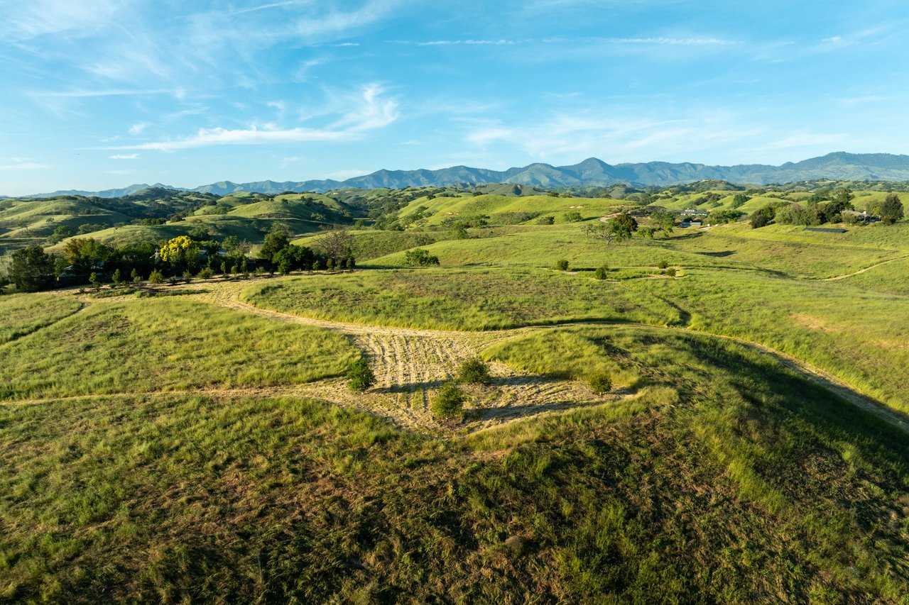 RARE LAND OPPORTUNITY IN LOS OLIVOS