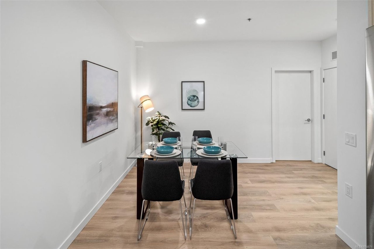 107-7162 West Saanich Rd, Central Saanich