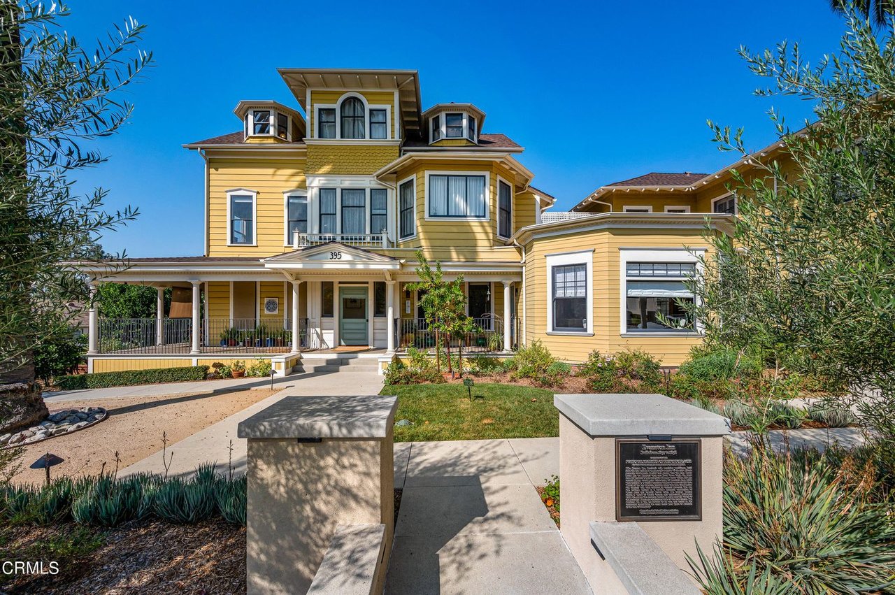 Rare Historic Townhouse-Style Unit at Evanston Court