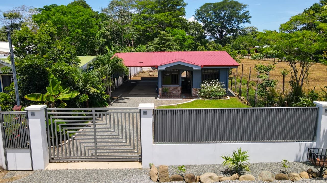 Affordable Gem in the Heart of Bahia Uvita’s Beachside Community