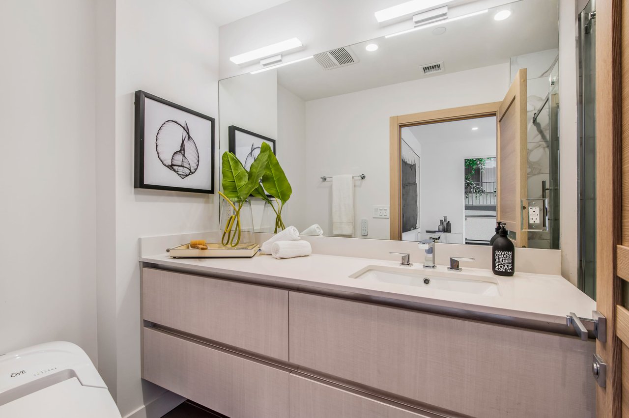 1367 N Alta Vista BLVD # 201