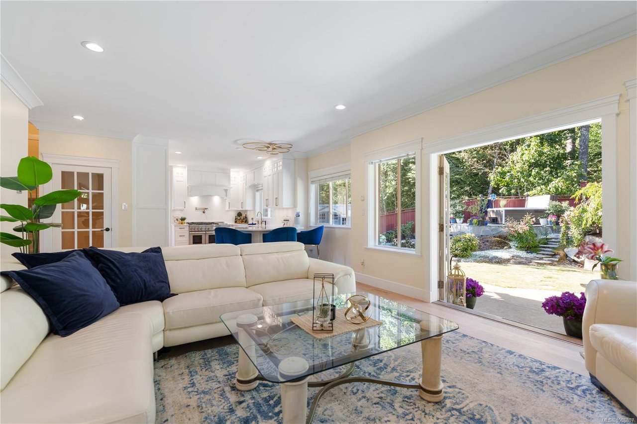 630 Granrose Terr, Colwood