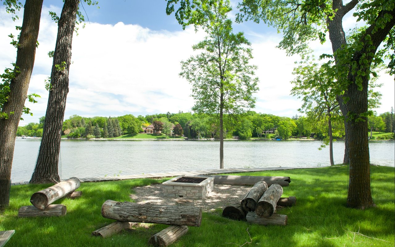 19780 Lakeview Ave | Deephaven