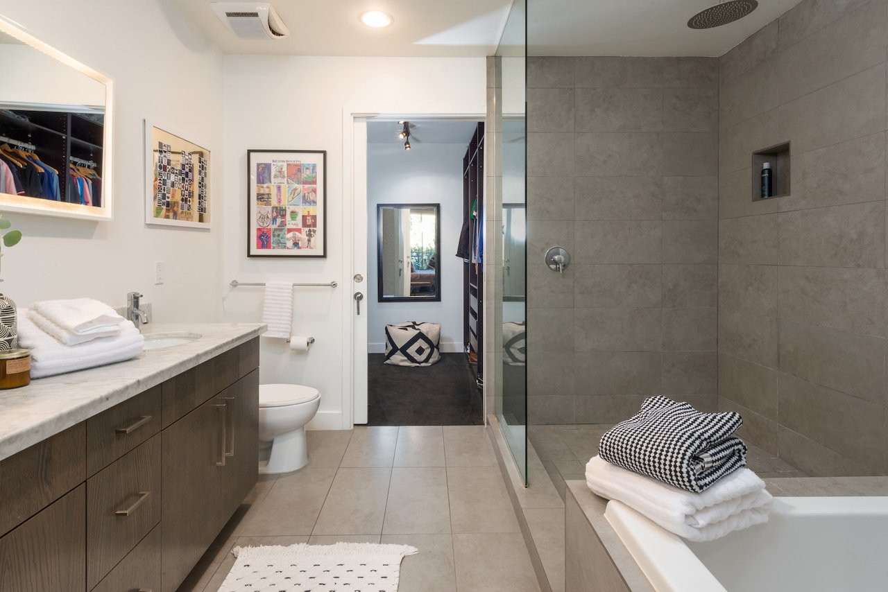 Modern 2 Bedroom/ 2 bath at the Metropol