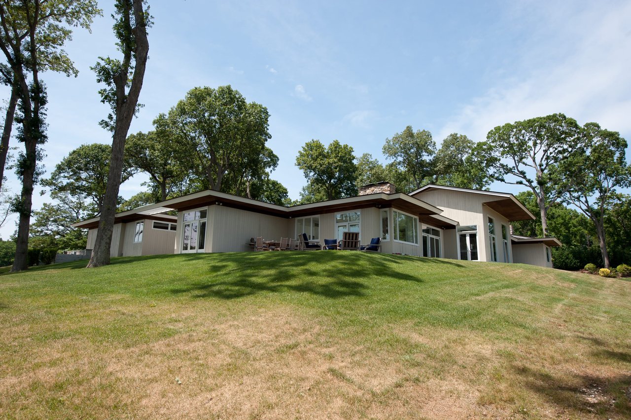 205 Centre Island Rd