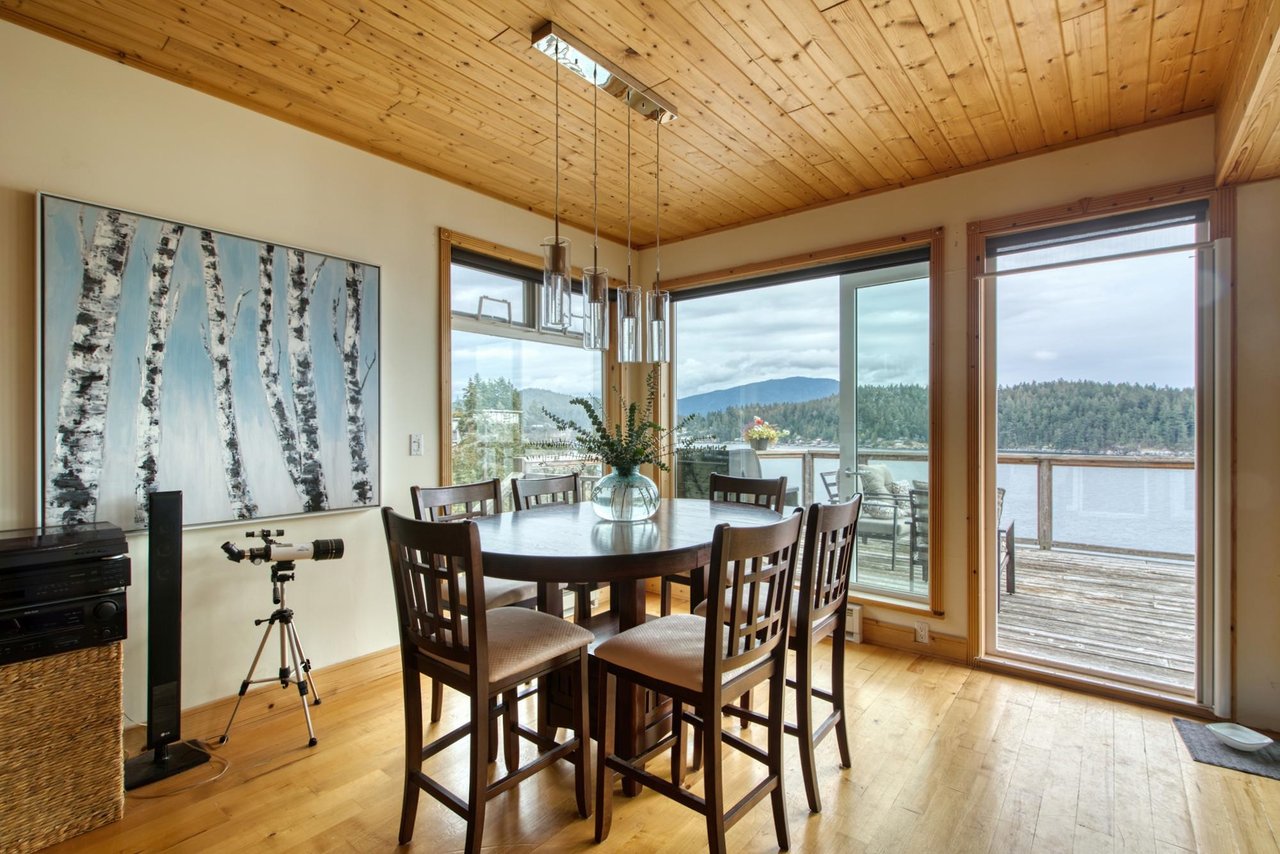 280 Arbutus Reach Rd