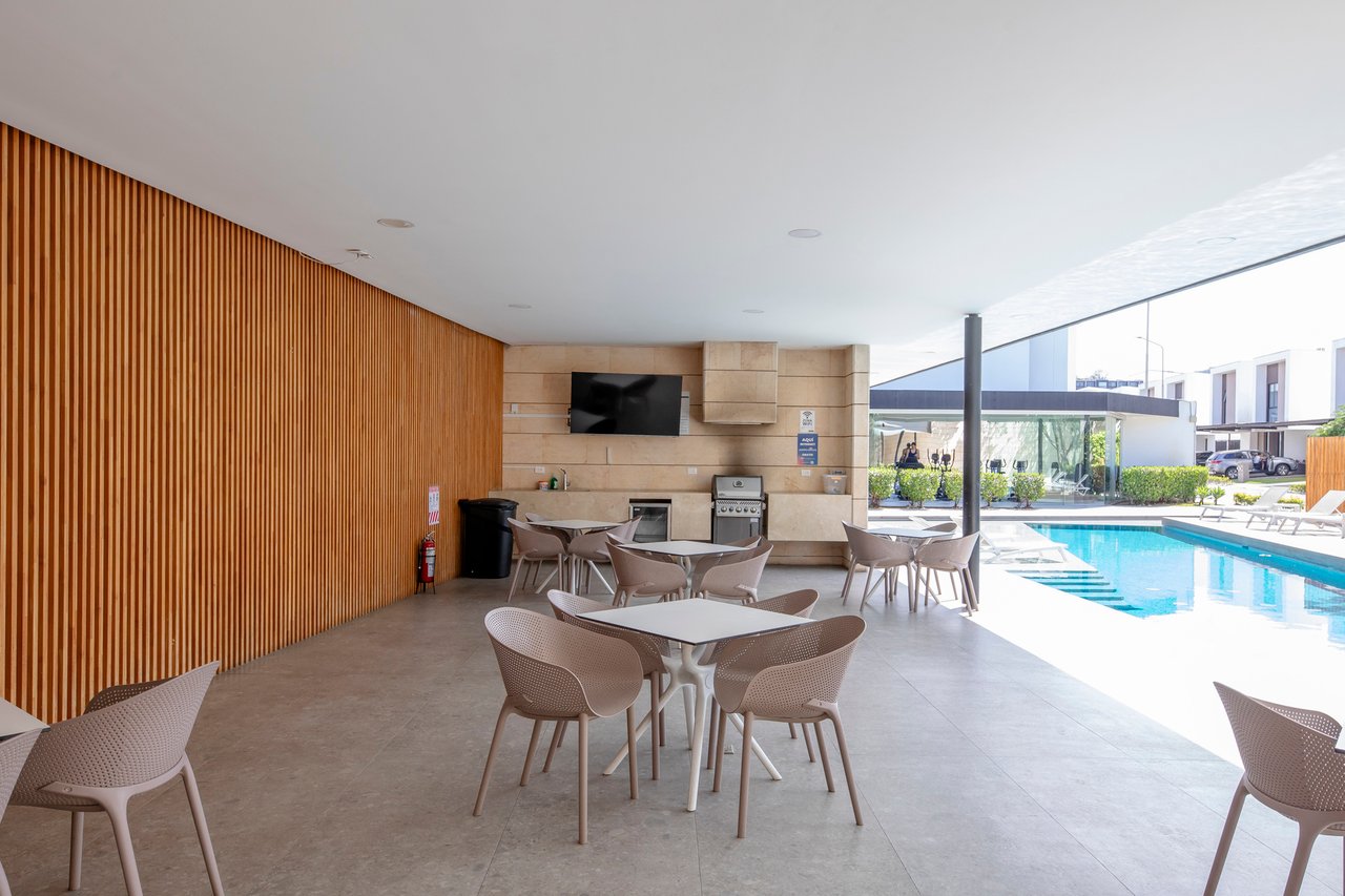 Private Pool Turnkey Condo, Santa Ana, San Jose