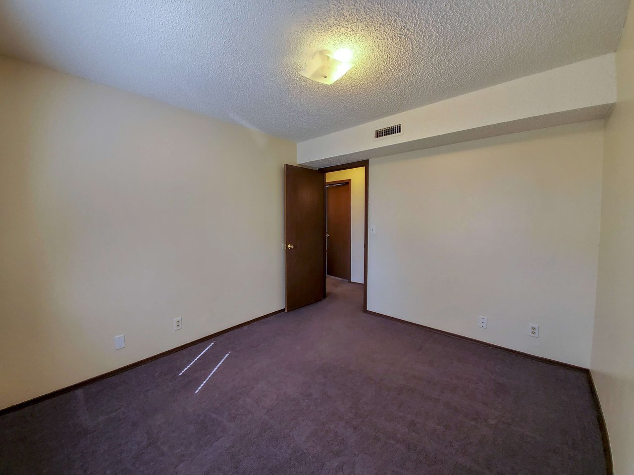1218 Whispering Glen 