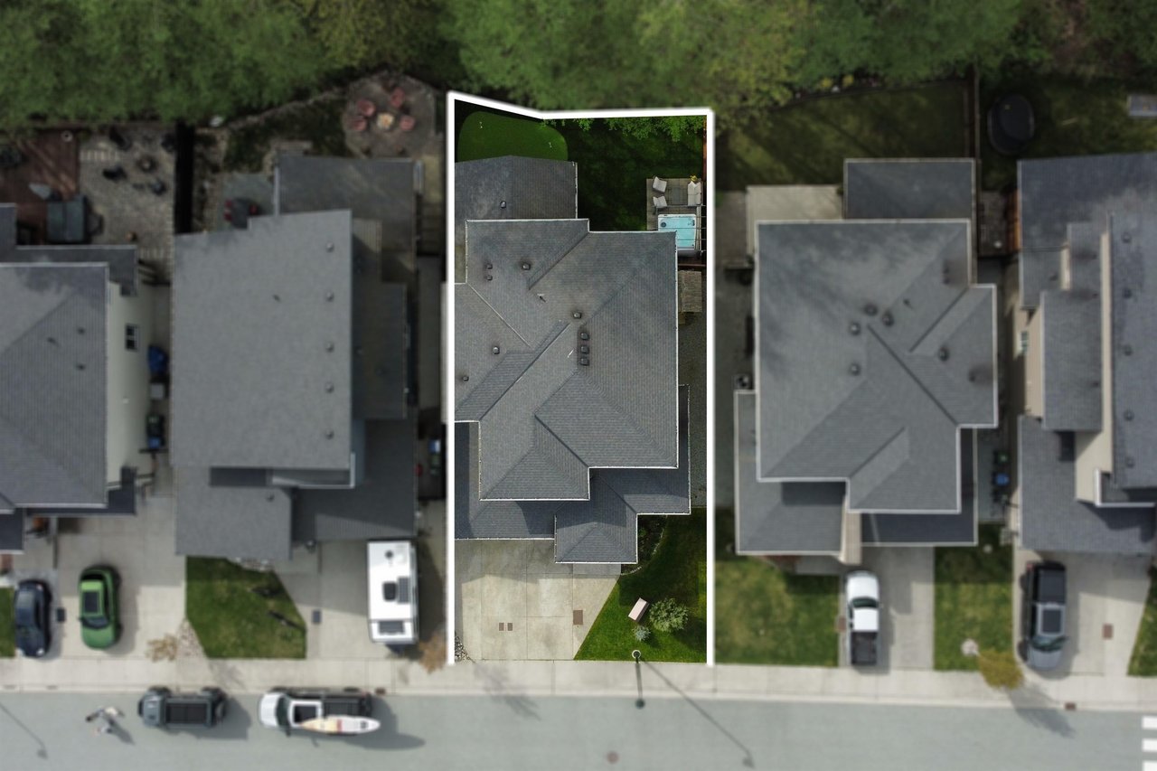39253 Falcon Cres