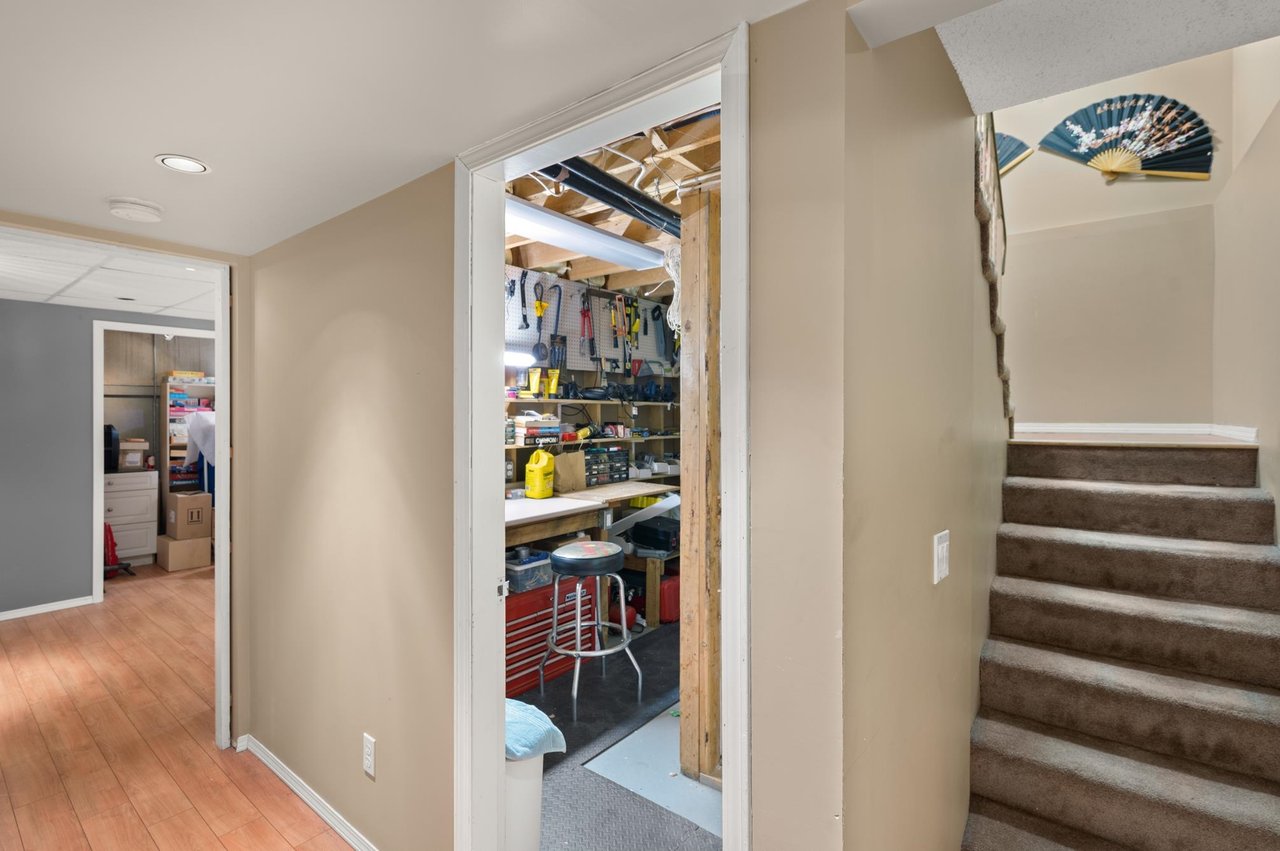 24-2830 W Bourquin Cres