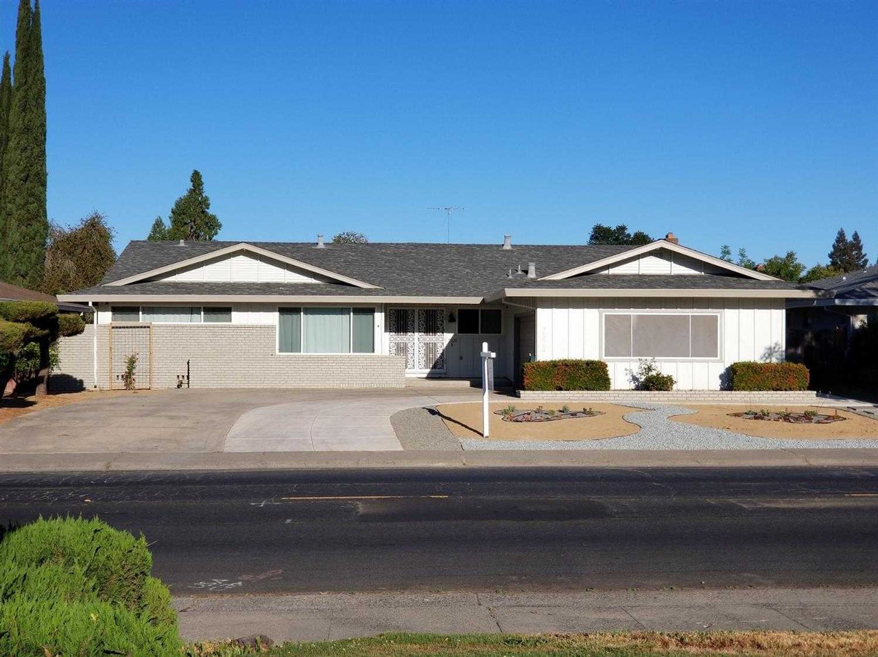 7324 South Land Park Dr
